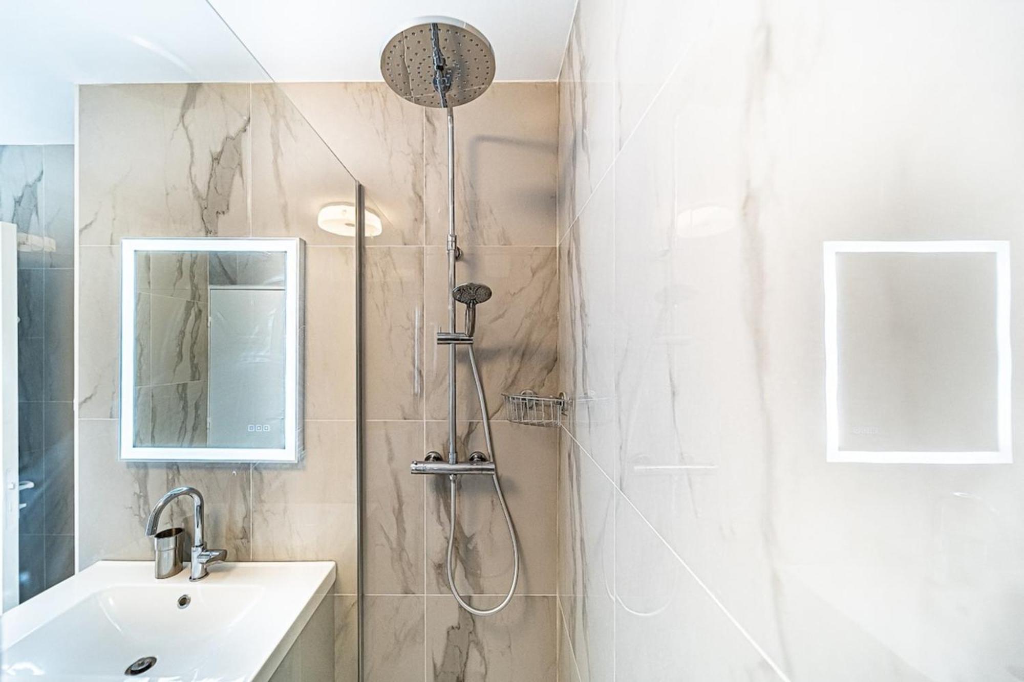 Appartement Cosy Avec Balcony And Garage-Charpennes Вильорбан Екстериор снимка