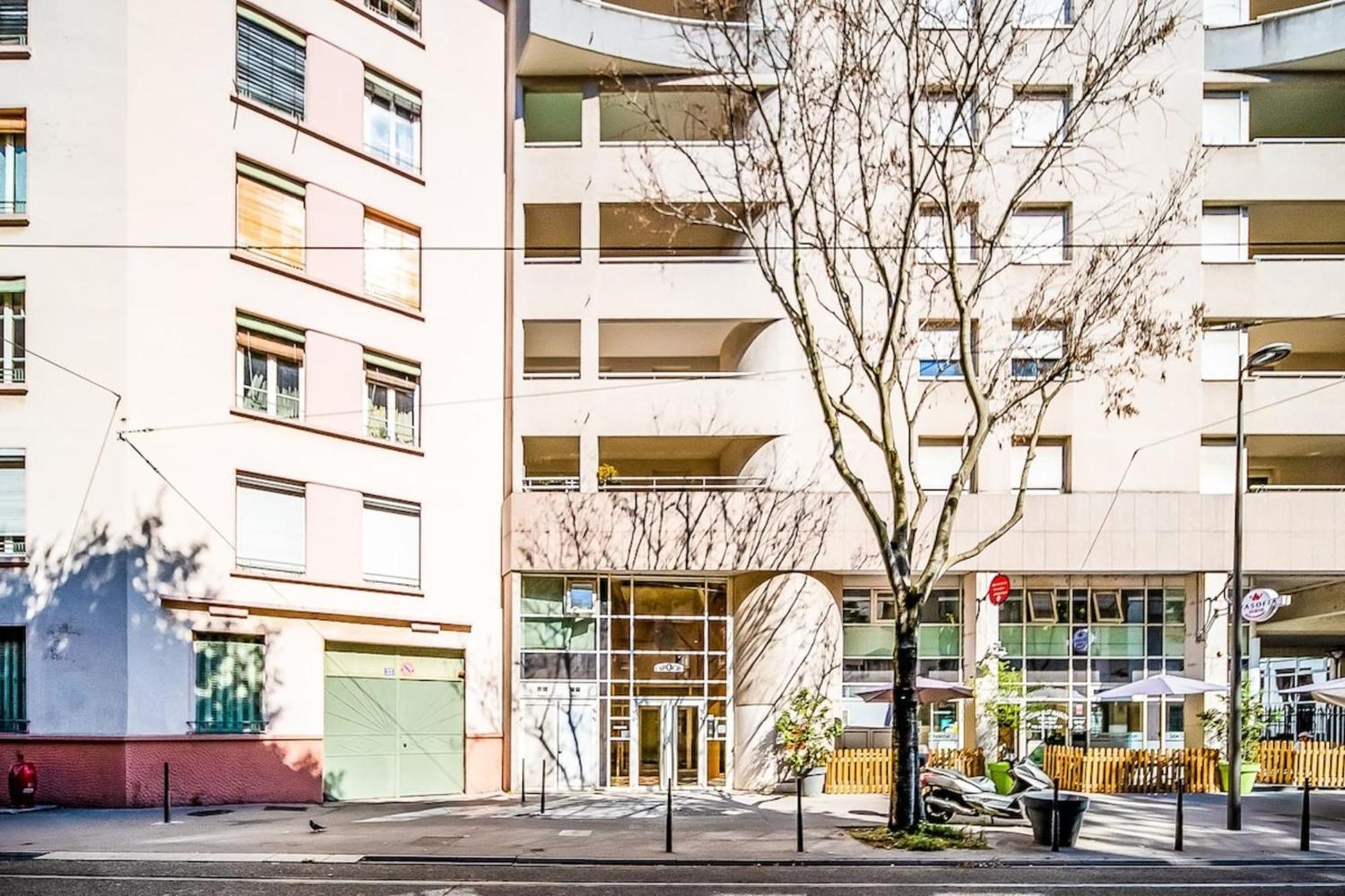 Appartement Cosy Avec Balcony And Garage-Charpennes Вильорбан Екстериор снимка